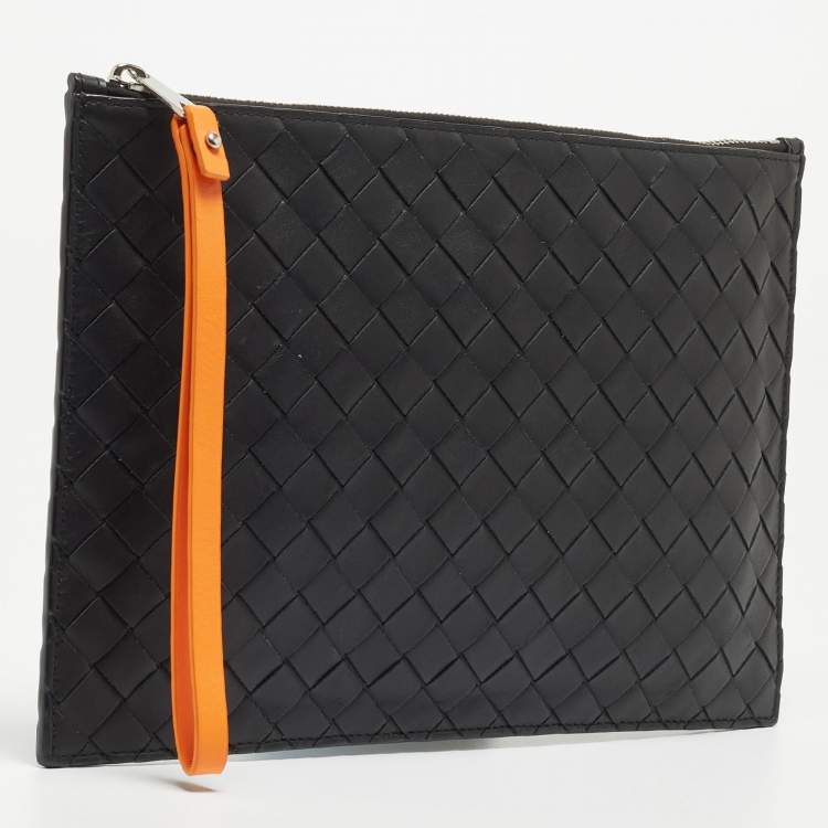 Pre Owned Bottega Veneta Black Intrecciato Leather Zip Wristlet Pouch