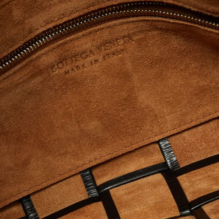 مملوكة مسبقًا Bottega Veneta Black Intrecciato Leather Cassette Belt Bag