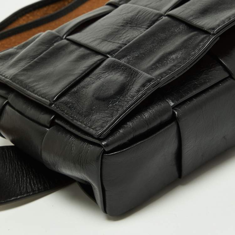 مملوكة مسبقًا Bottega Veneta Black Intrecciato Leather Cassette Belt Bag