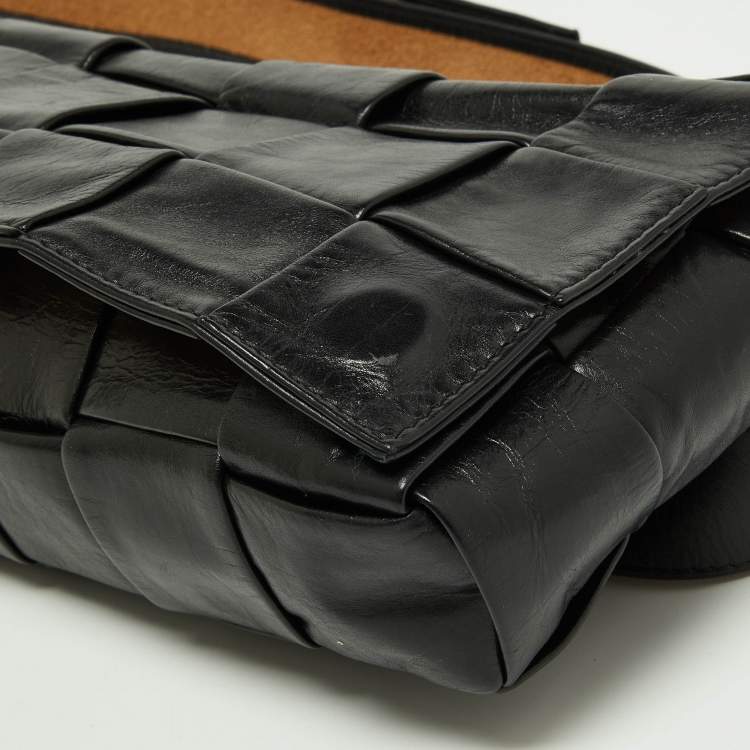 مملوكة مسبقًا Bottega Veneta Black Intrecciato Leather Cassette Belt Bag