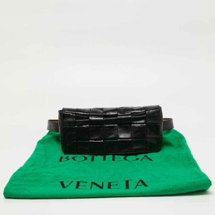 مملوكة مسبقًا Bottega Veneta Black Intrecciato Leather Cassette Belt Bag