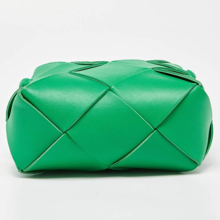 Pre Owned Bottega Veneta Green Intrecciato Leather Mini Loop Camera Bag