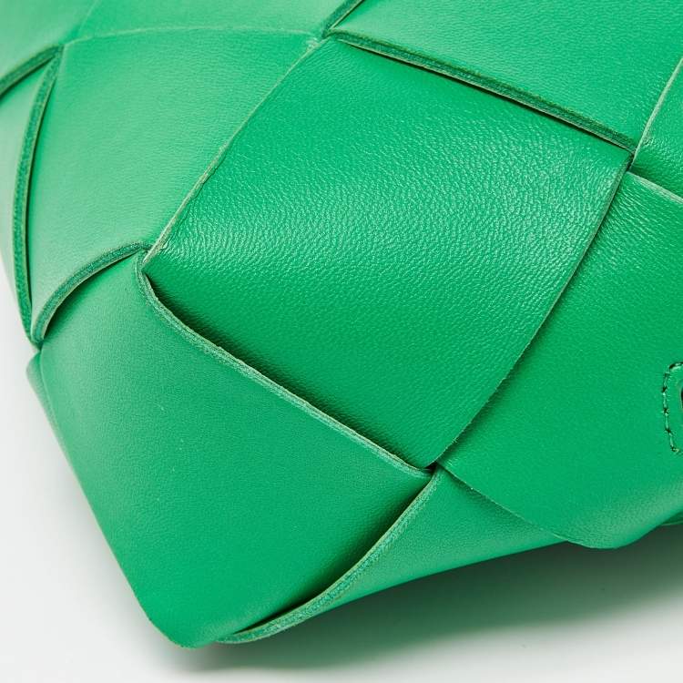 Pre Owned Bottega Veneta Green Intrecciato Leather Mini Loop Camera Bag