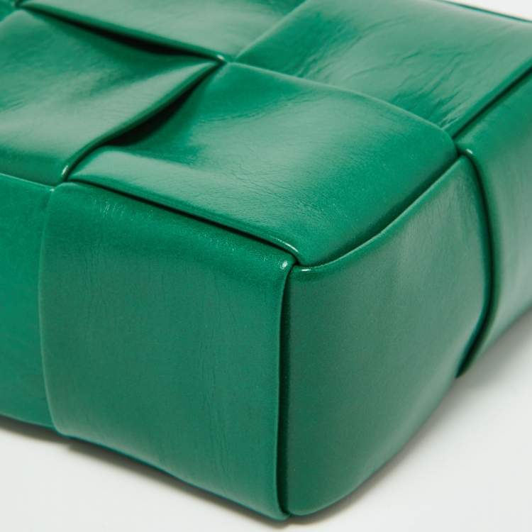 Pre Owned Bottega Veneta Green Intrecciato Leather Zip Pouch