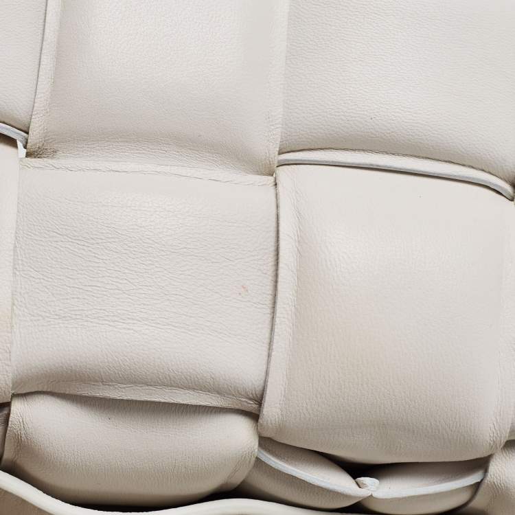 Pre Owned Bottega Veneta White Padded Leather Cassette Shoulder Bag