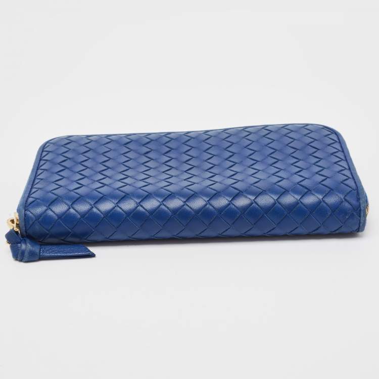 مملوكة مسبقًا Bottega Veneta Blue Intrecciato Leather Zip Around Wallet