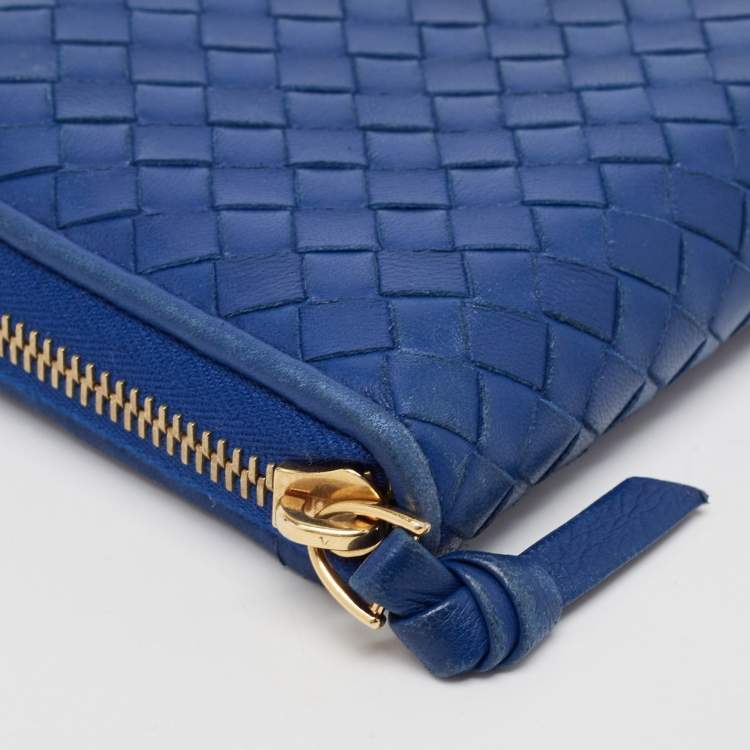 مملوكة مسبقًا Bottega Veneta Blue Intrecciato Leather Zip Around Wallet