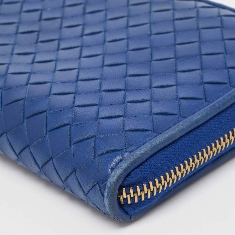 مملوكة مسبقًا Bottega Veneta Blue Intrecciato Leather Zip Around Wallet