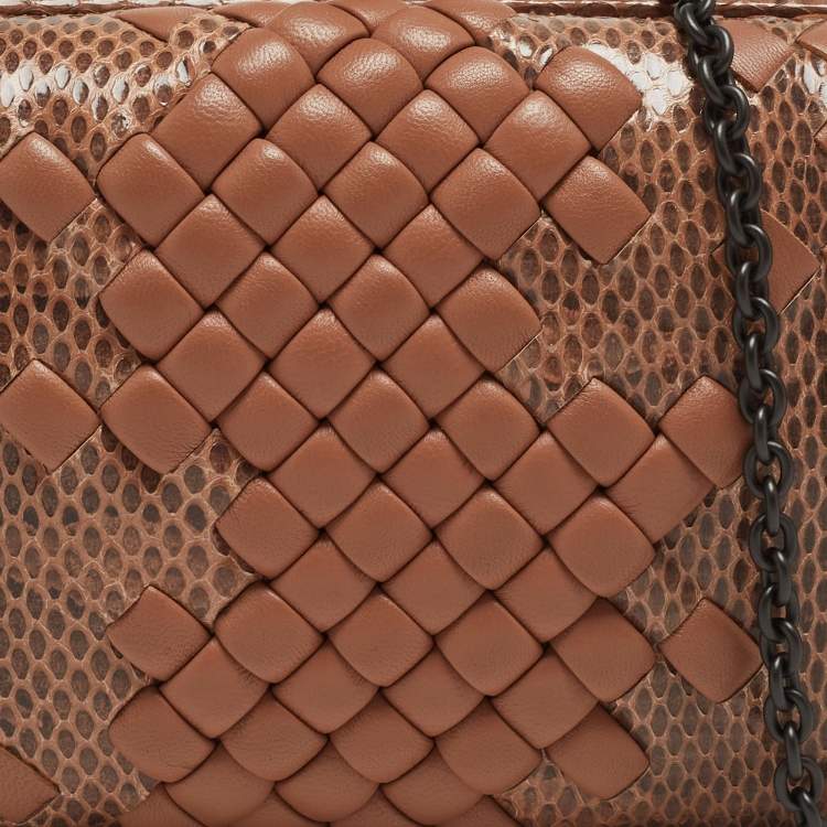 Pre Owned Bottega Veneta Beige Intrecciato Leather and Snakeskin Knot Chain Clutch