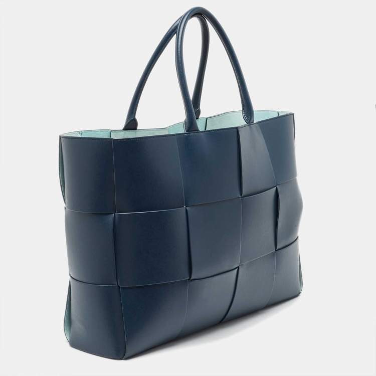 Pre Owned Bottega Veneta Deep Blue Intrecciato Leather Large Arco Tote