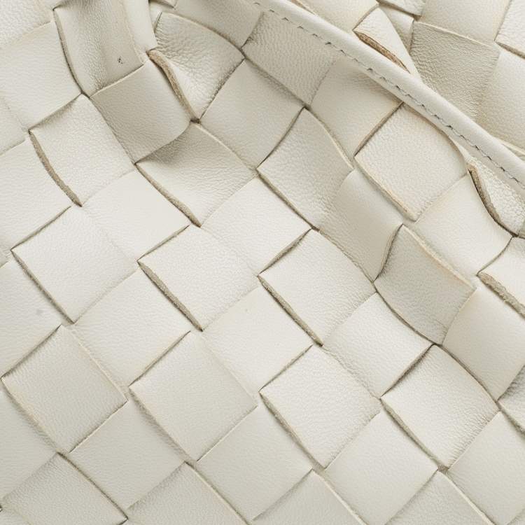 Pre Owned Bottega Veneta Off White Intrecciato Leather Mini The Pouch Bag