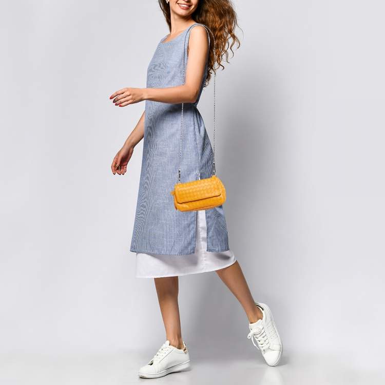 مملوكة مسبقًا Bottega Veneta Mustard Intrecciato Leather Flap Chain Bag