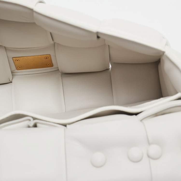 Pre Owned Bottega Veneta White Padded Leather Cassette Shoulder Bag