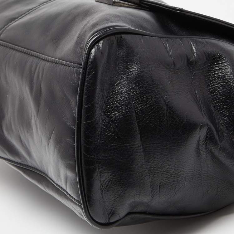 مملوكة مسبقًا Bottega Veneta Black Leather Front Pocket Satchel