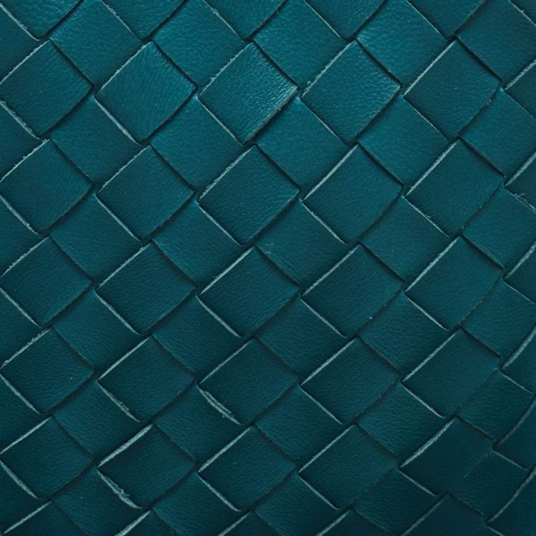 Pre Owned Bottega Veneta Green Intrecciato Leather Zip Strap Pouch