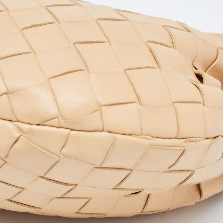 مملوكة مسبقًا Bottega Veneta Beige Intrecciato Leather Mini Jodie Hobo
