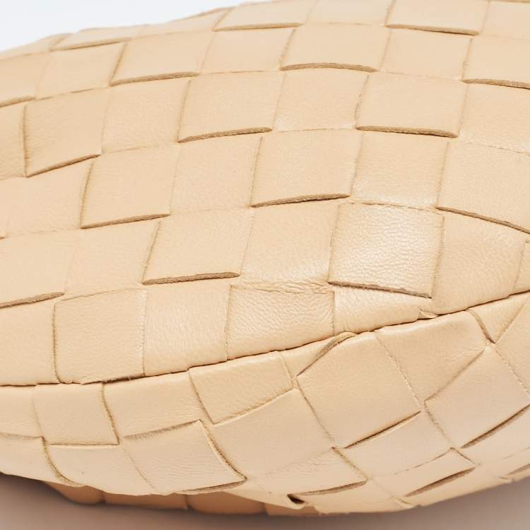 مملوكة مسبقًا Bottega Veneta Beige Intrecciato Leather Mini Jodie Hobo