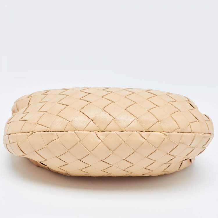 مملوكة مسبقًا Bottega Veneta Beige Intrecciato Leather Mini Jodie Hobo