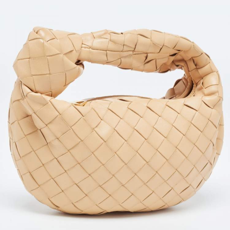 مملوكة مسبقًا Bottega Veneta Beige Intrecciato Leather Mini Jodie Hobo
