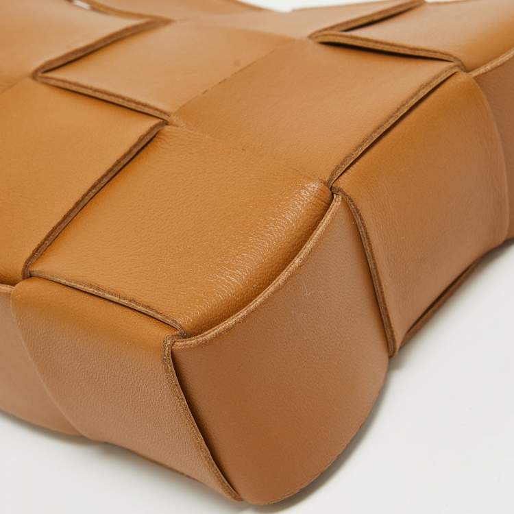 Pre Owned Bottega Veneta Camel Intreccio Leather Cassette Pouch On Strap