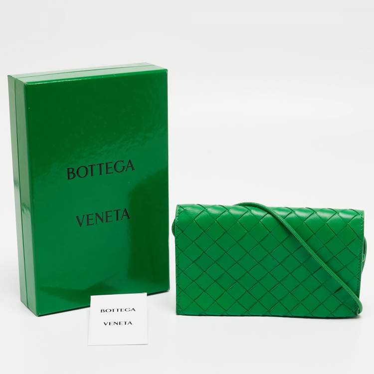 Pre Owned Bottega Veneta Green Intrecciato Leather Flap Wallet On Strap