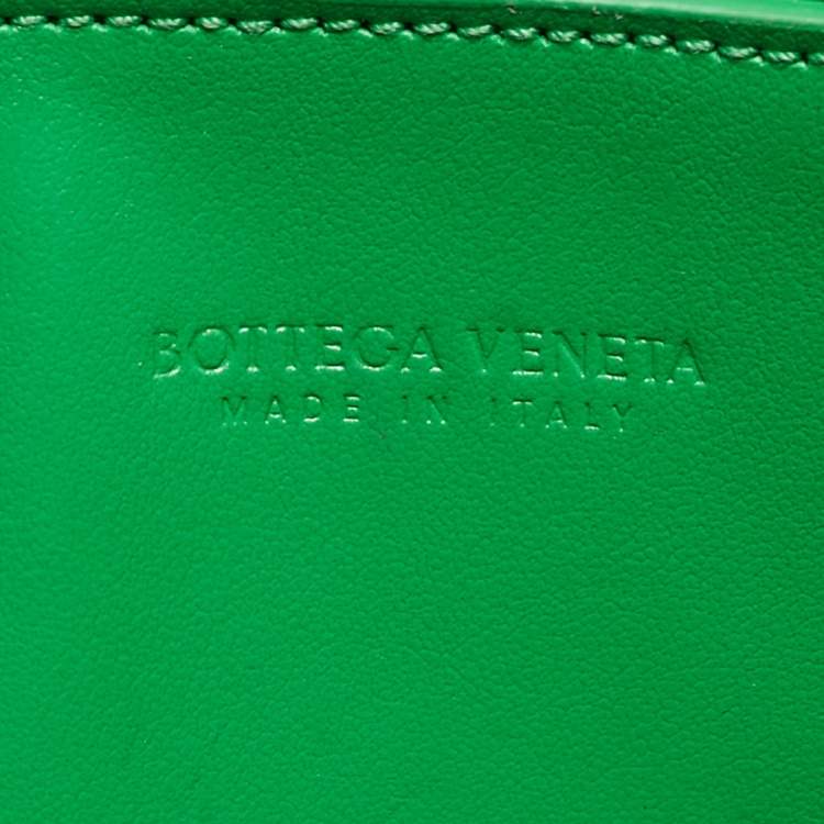Pre Owned Bottega Veneta Green Intrecciato Leather Flap Wallet On Strap