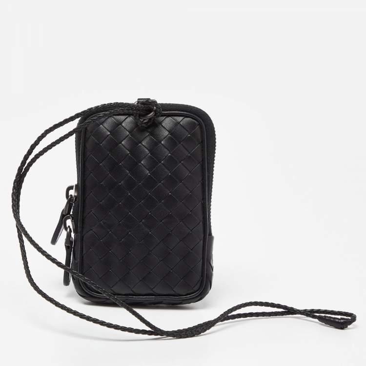 مملوكة مسبقًا Bottega Veneta Black Intrecciato Leather Zip Strap Pouch