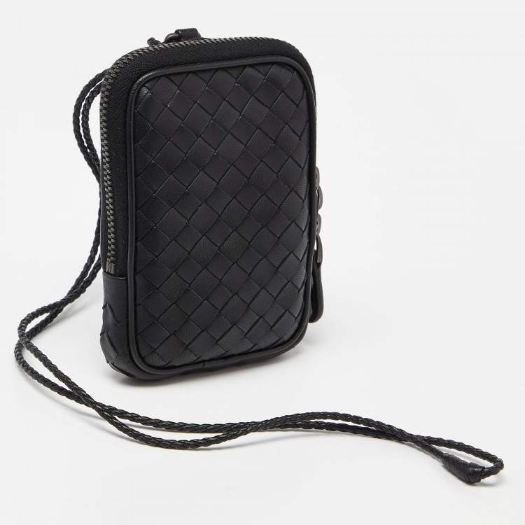 مملوكة مسبقًا Bottega Veneta Black Intrecciato Leather Zip Strap Pouch