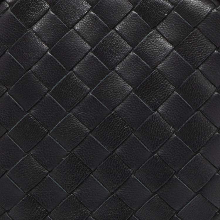 مملوكة مسبقًا Bottega Veneta Black Intrecciato Leather Zip Strap Pouch