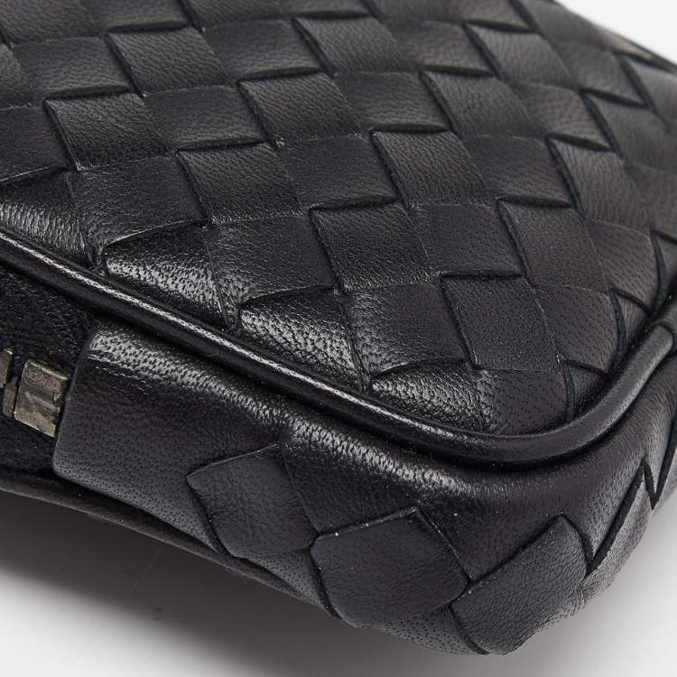 مملوكة مسبقًا Bottega Veneta Black Intrecciato Leather Zip Strap Pouch