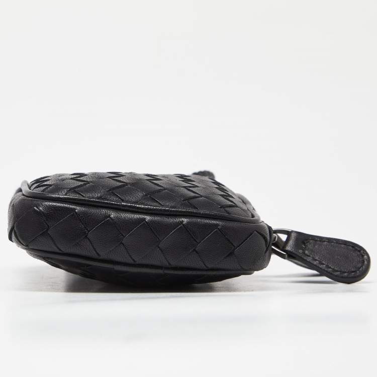 مملوكة مسبقًا Bottega Veneta Black Intrecciato Leather Zip Strap Pouch