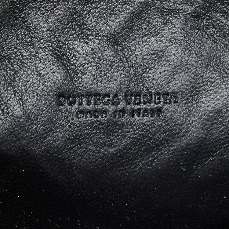 مملوكة مسبقًا Bottega Veneta Black Intrecciato Leather Zip Strap Pouch