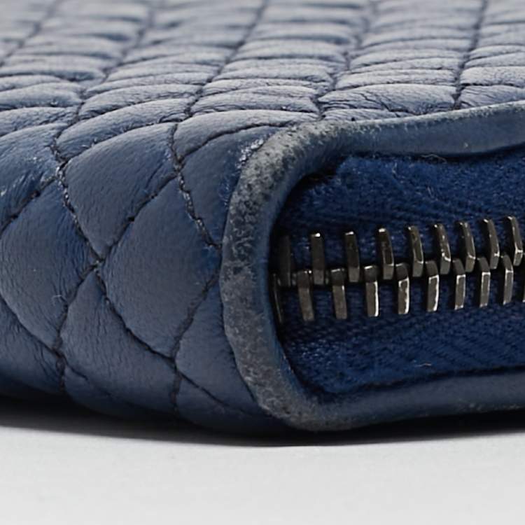 Pre Owned Bottega Veneta Blue Quilted Leather Zip Around Wallet