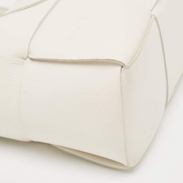 Pre Owned Bottega Veneta White Intrecciato Leather Arco Tote