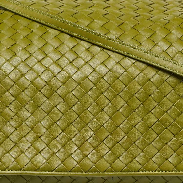 Pre Owned Bottega Veneta Green Intrecciato Leather Drawstring Flap Bag