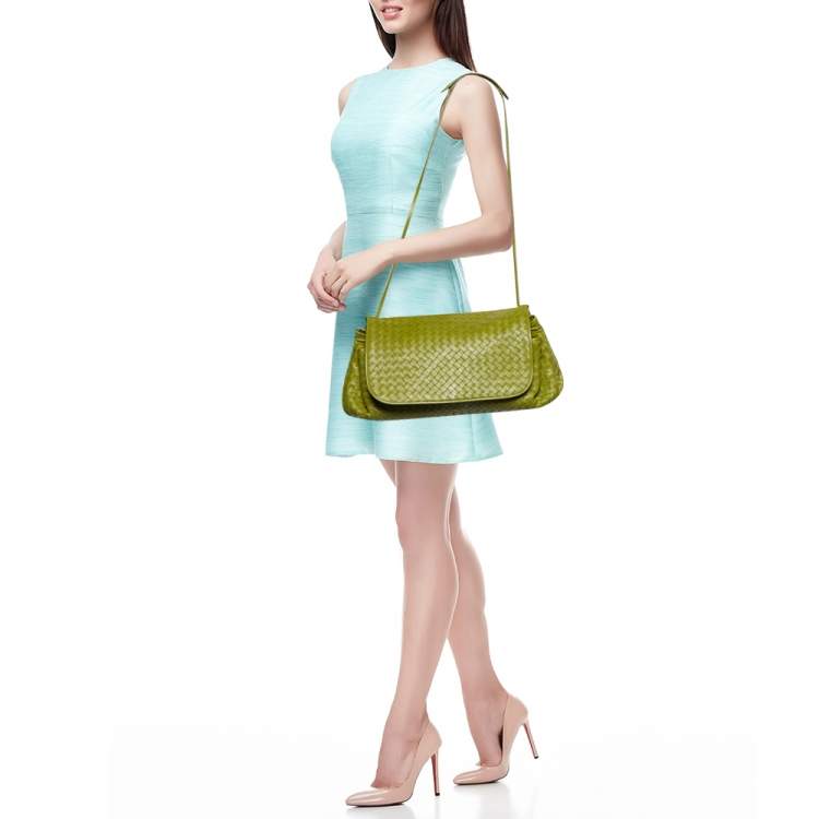 Pre Owned Bottega Veneta Green Intrecciato Leather Drawstring Flap Bag