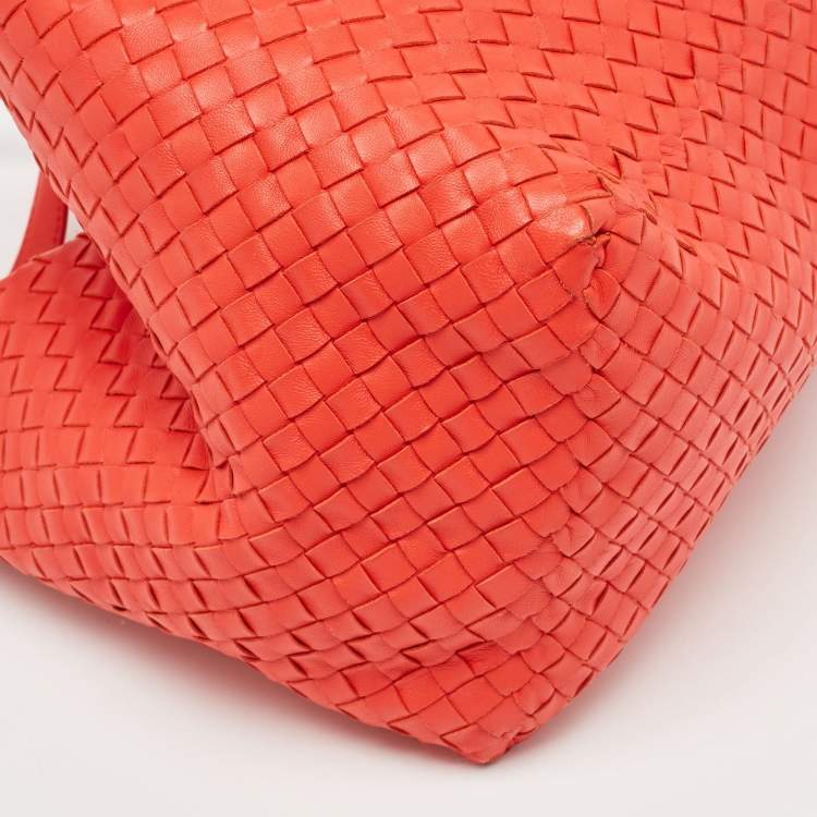 Pre Owned Bottega Veneta Red Intrecciato Leather Cesta Bag