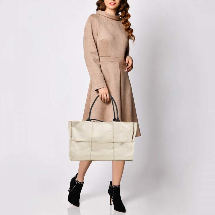 Pre Owned Bottega Veneta Off White/Black Intrecciato Canvas and Leather Arco Tote