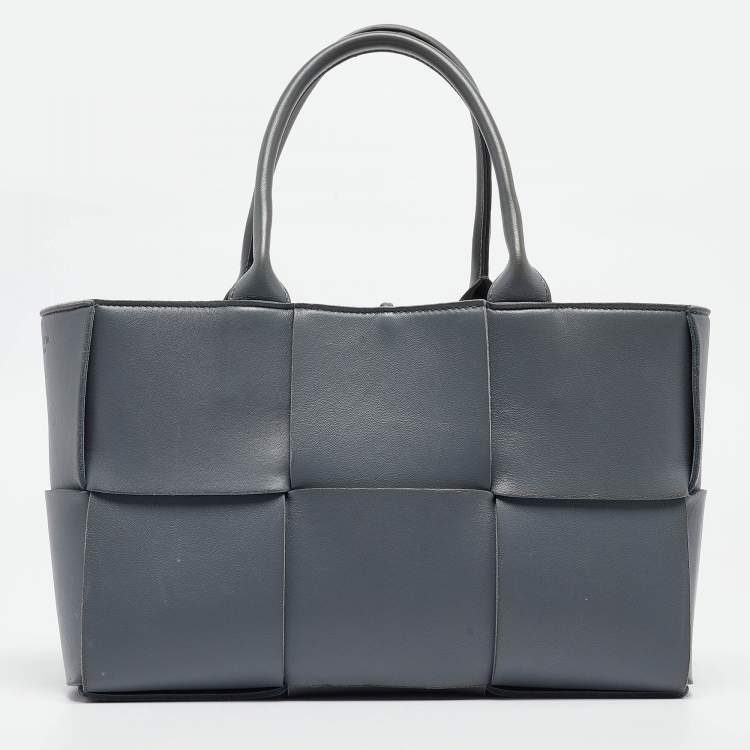 Pre Owned Bottega Veneta Ash Blue Intrecciato Leather Medium Arco Tote