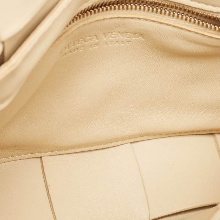 Pre Owned Bottega Veneta Light Beige Intreccio Leather Medium Cassette Shoulder Bag
