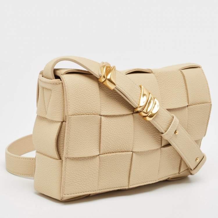 Pre Owned Bottega Veneta Light Beige Intreccio Leather Medium Cassette Shoulder Bag