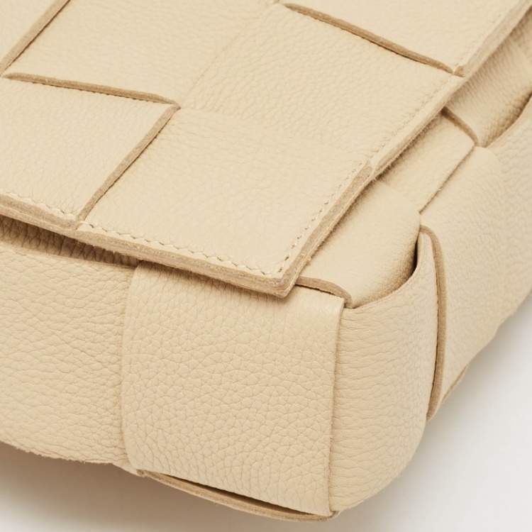 Pre Owned Bottega Veneta Light Beige Intreccio Leather Medium Cassette Shoulder Bag