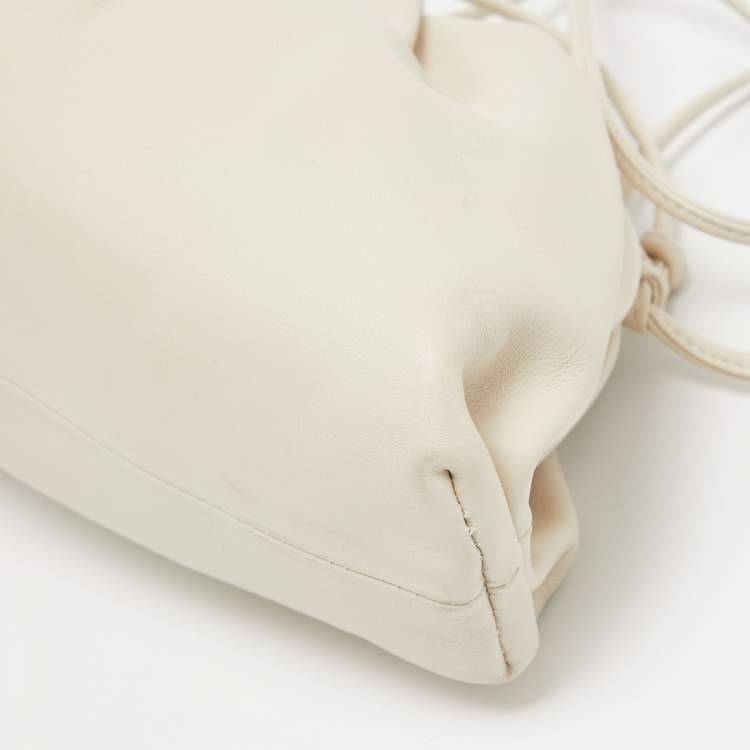 Pre Owned Bottega Veneta Off White Leather Mini The Pouch Bag