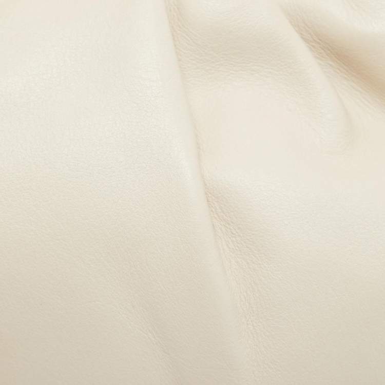 Pre Owned Bottega Veneta Off White Leather Mini The Pouch Bag