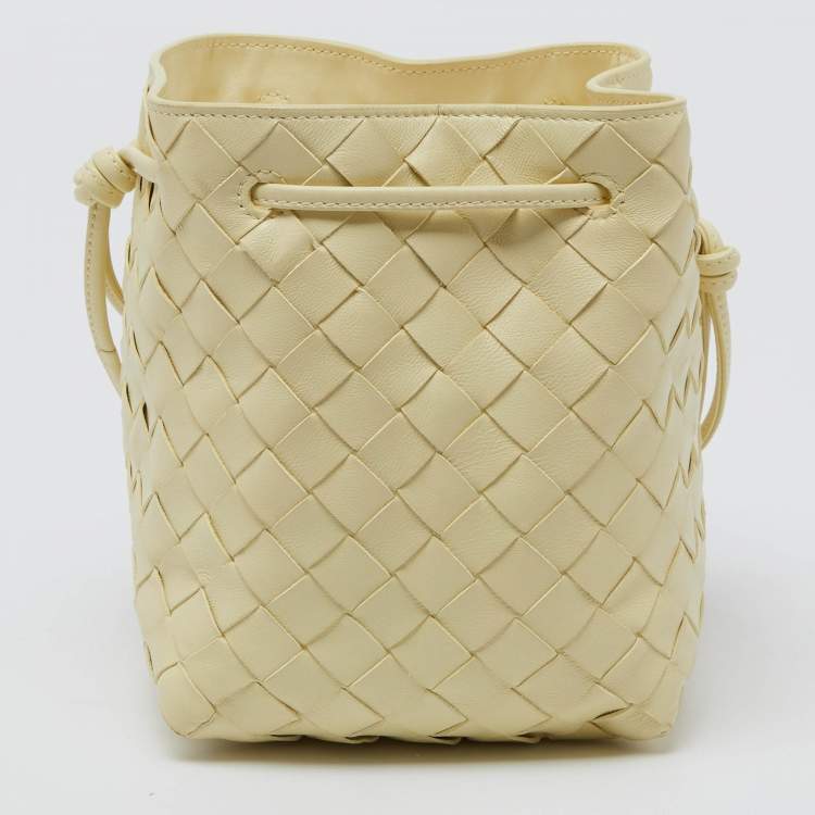 Pre Owned Bottega Veneta Light Yellow Intrecciato Leather Bucket Bag