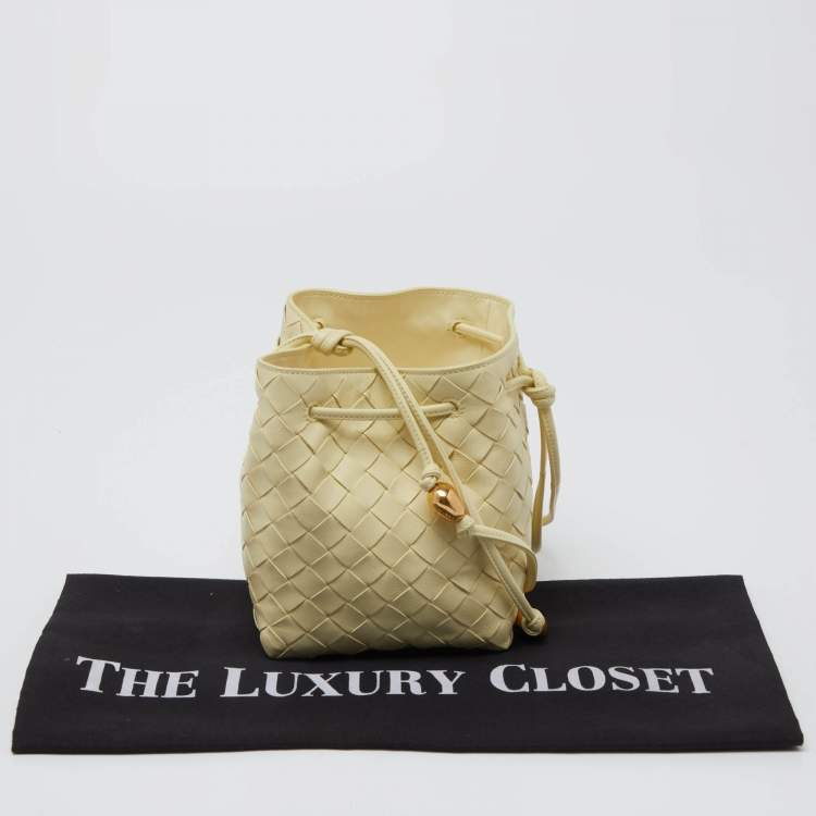 Pre Owned Bottega Veneta Light Yellow Intrecciato Leather Bucket Bag