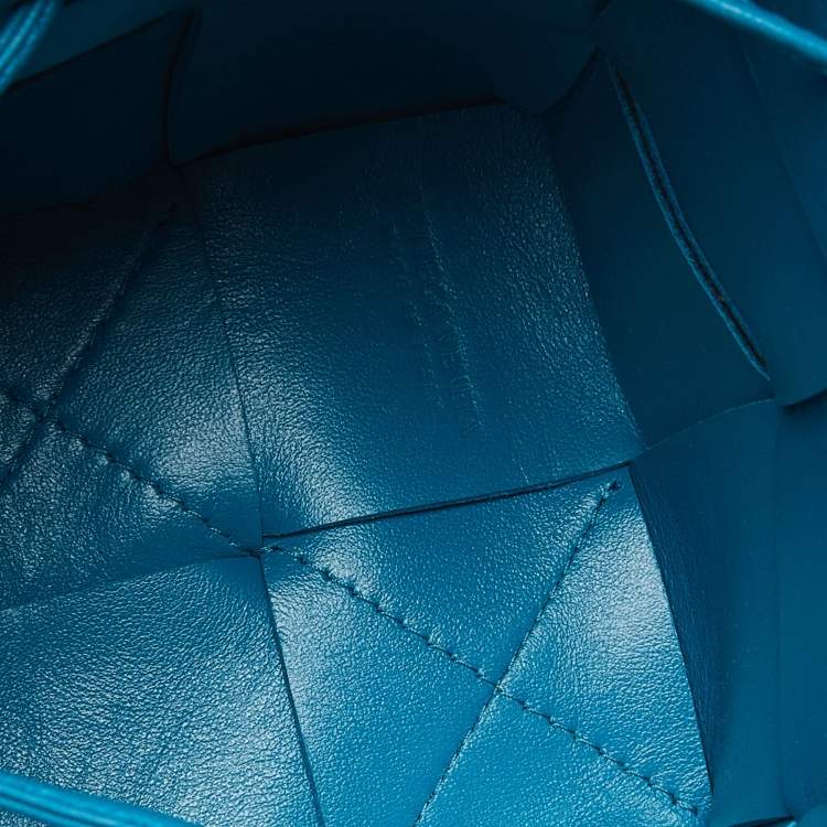 Pre Owned Bottega Veneta Blue Intreccio Leather Mini Cassette Bucket Bag