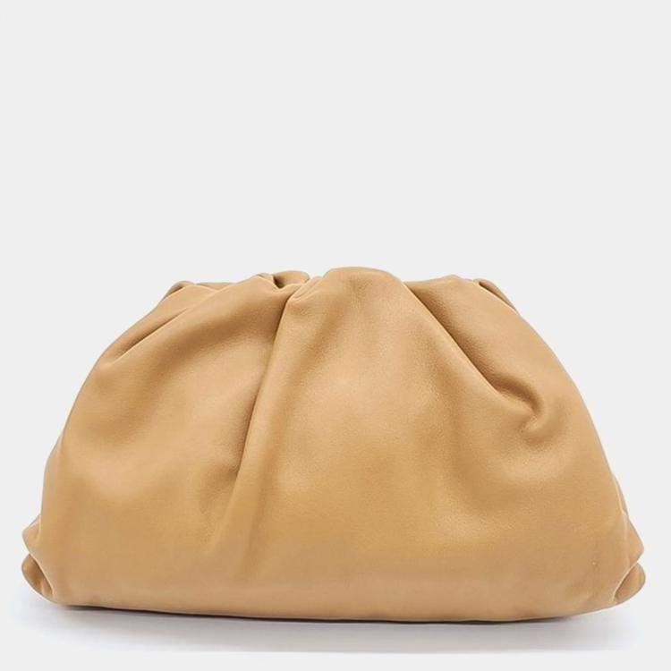 مملوكة مسبقًا Bottega Veneta Camelton Leather Butter Calf Pouch Bag