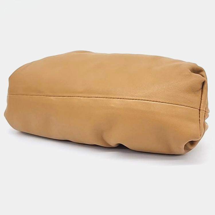 مملوكة مسبقًا Bottega Veneta Camelton Leather Butter Calf Pouch Bag