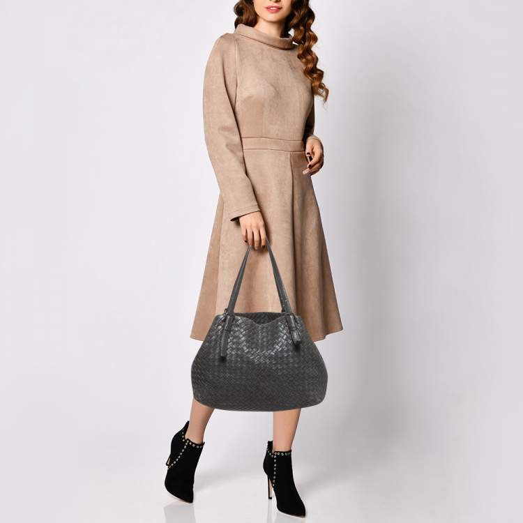 Pre Owned Bottega Veneta Black Intrecciato Leather Cesta Tote